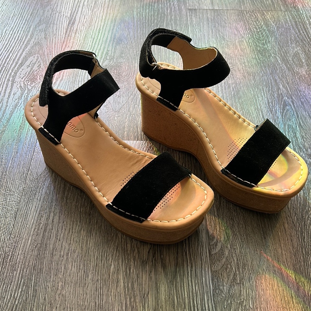 Black/brown wedges